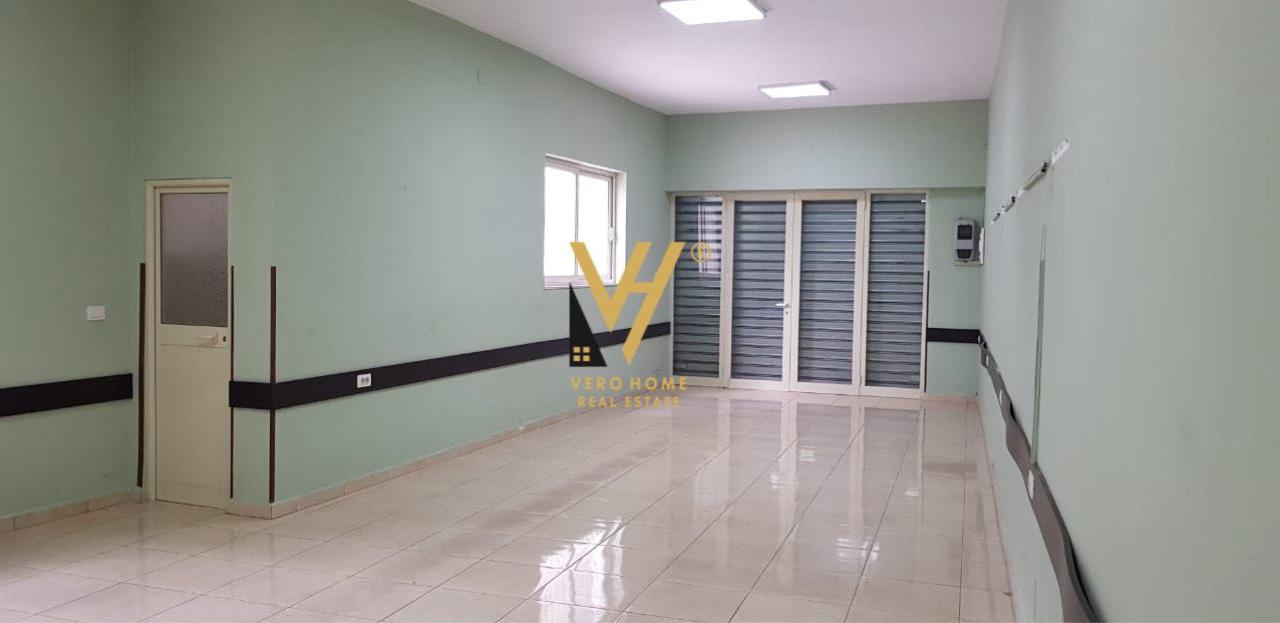JEPET AMBIENT BIZNESI 100 M2 ME QERA RR.BARDHYL 100.000 LEKE
