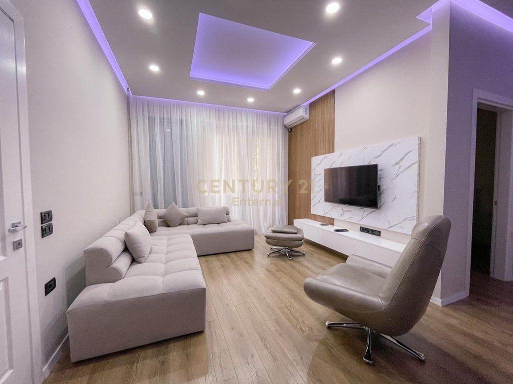 Apartament 2+1+parkim Pazari i Ri!