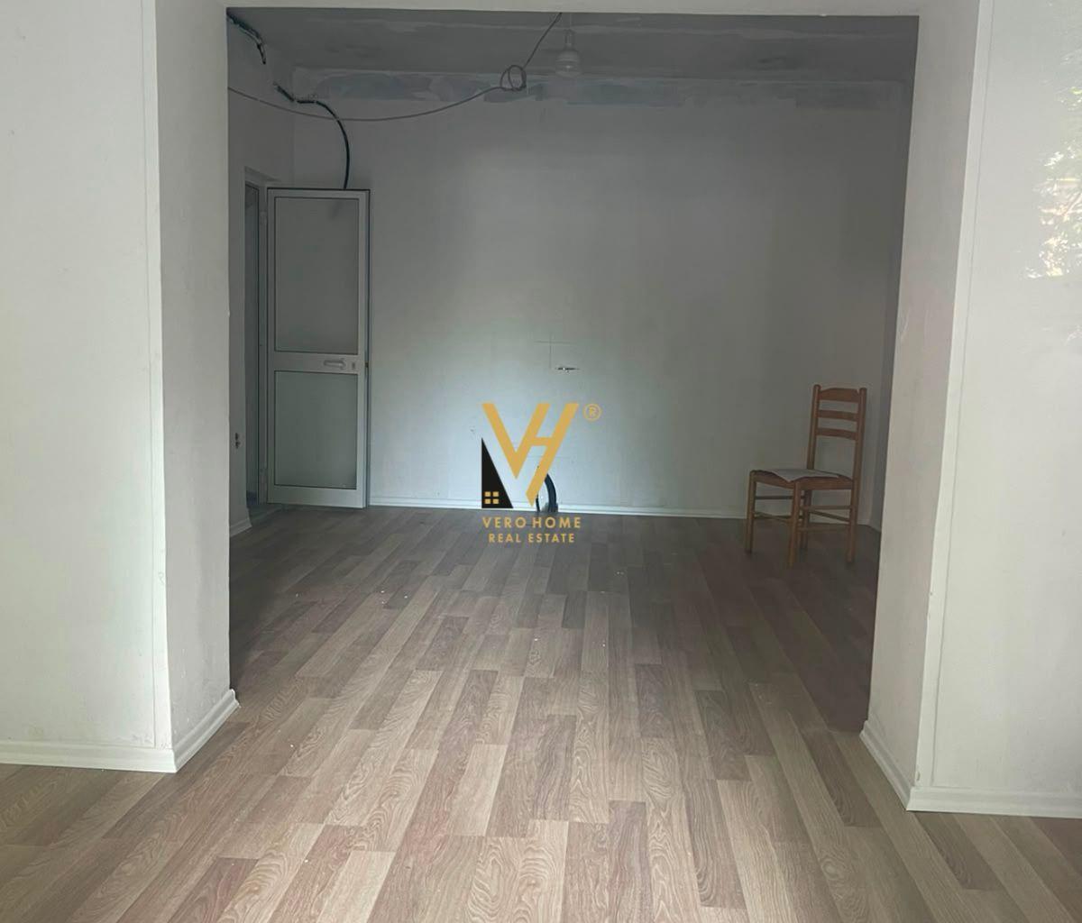 JEPET DYQAN 30 M2 ME QERA NE BLLOK 180.000 LEKE