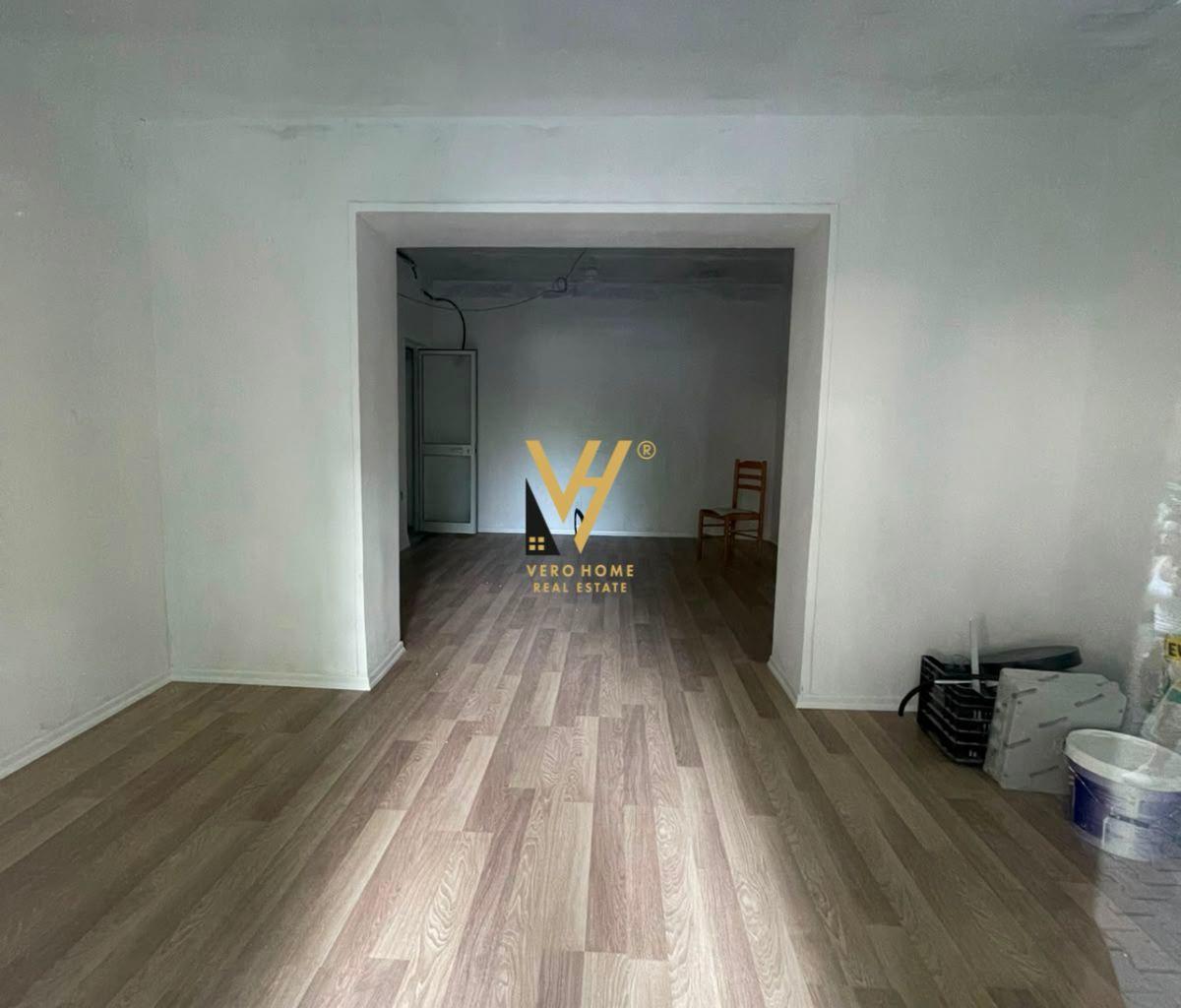 Affitto negozio di 30 m² con vetrina in blocco