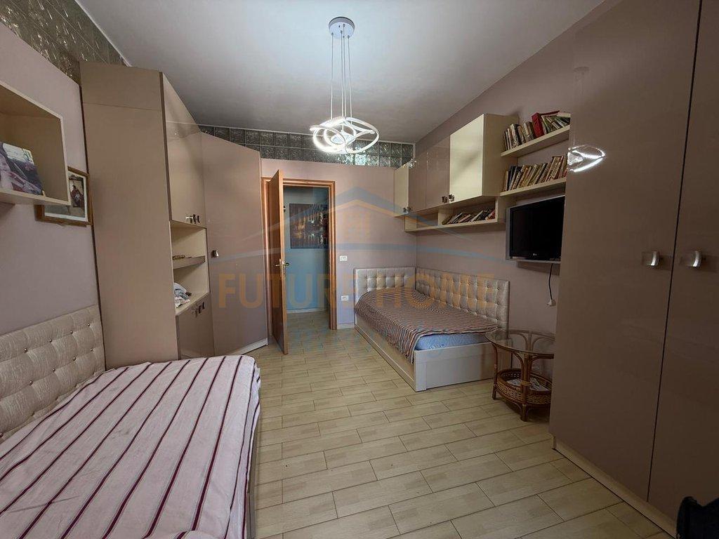0694738665 Shitet, Apartament 2+1, Pazari i Ri, Tiranë.