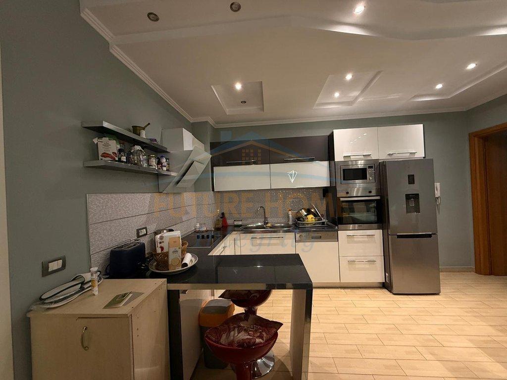 0694738665 Shitet, Apartament 2+1, Pazari i Ri, Tiranë.