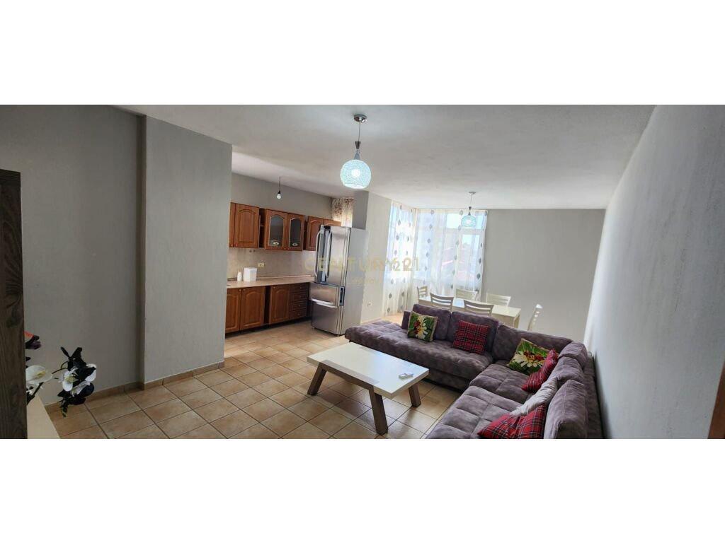 Jepet me qera apartament 2+1+2 në Rrugën Fortuzi, Tiranë!!