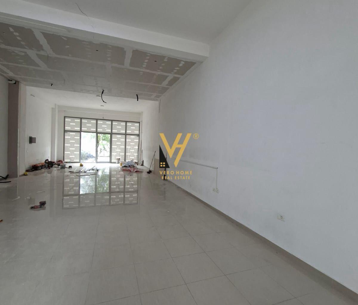 JEPET DYQAN 124 M2 ME QERA TE KOMUNA PARISIT 2.400 EURO