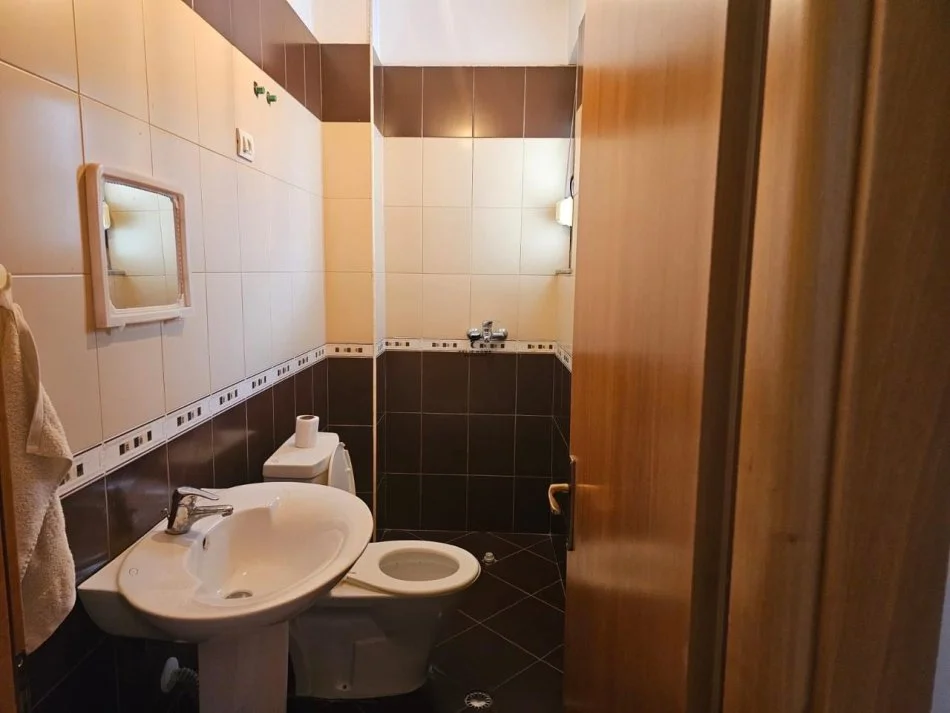 Tirano, affitto appartamento 2+1 Piano 3, 100 m² 500 € (ASTIR)