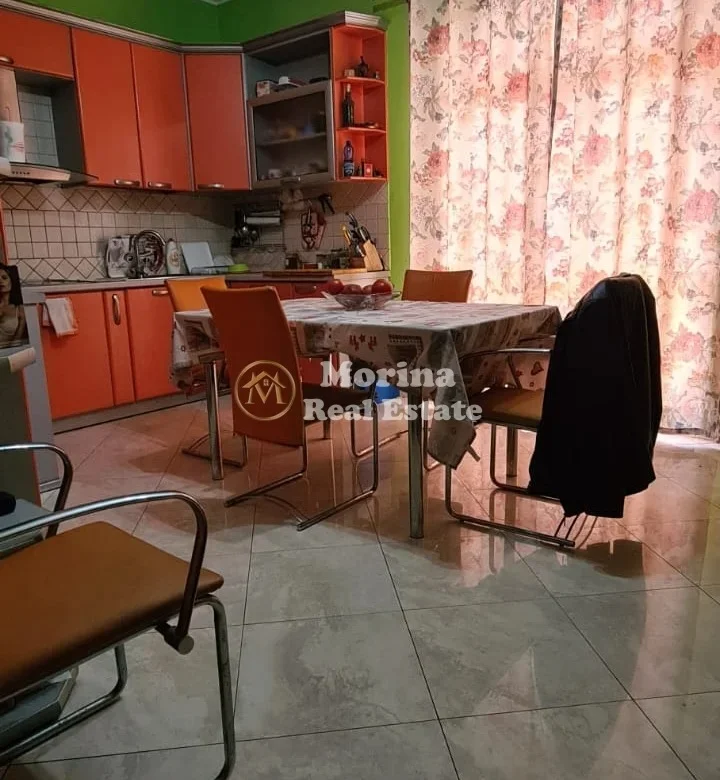 Tirane, affitto Villa, 420 m² 4.000 € (Myslym Shyri)