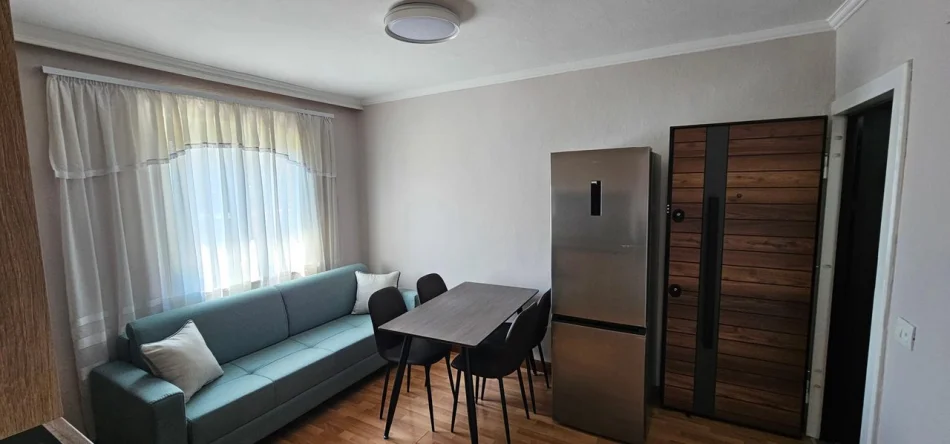 Tirana, affitto appartamento 1+1 Piano 4, 55 m² 500 € (Zona Studenti)