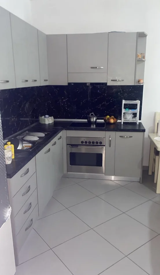 Tirana, affitto appartamento 1+1 al quarto piano, 80 m², 450 € (VIA DIBRES)