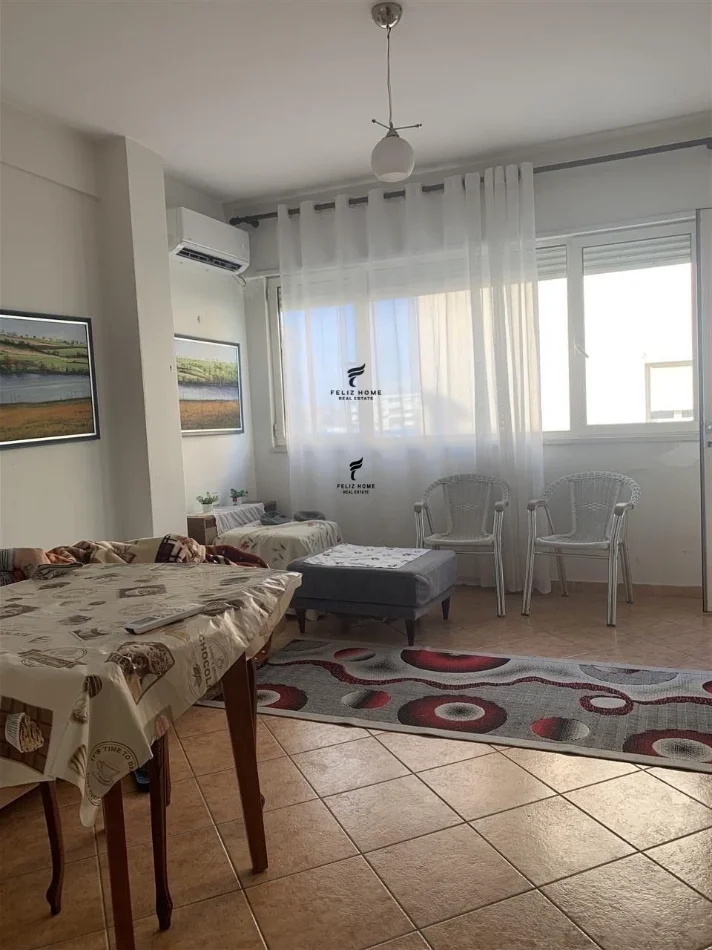 Tirane, affitto appartamento 1+1 al terzo piano, 70 m², 550 € (COMUNE DI PARISIT)