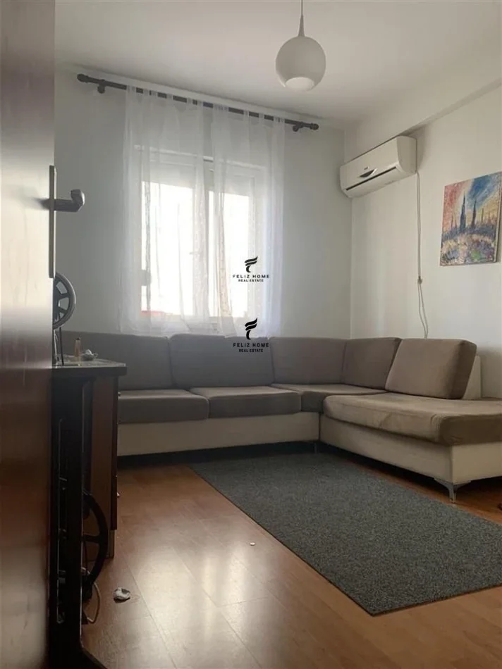 Tirane, jepet me qera apartament 1+1 Kati 3, 70 m² 550 € (KOMUNA E PARISIT)