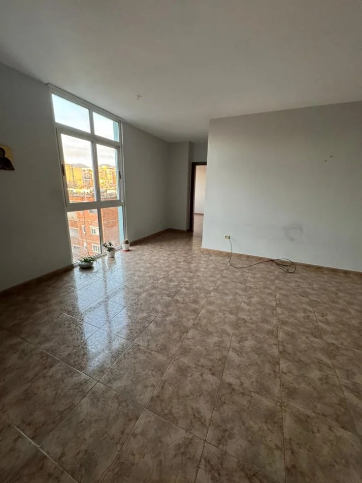 Tirane, Office for Rent on the 5th Floor, 80 m², €650 (EXPOSED VIEW)