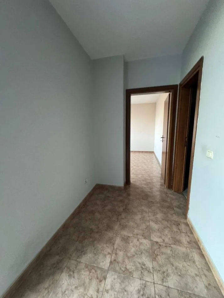 Tirane, Office for Rent on the 5th Floor, 80 m², €650 (EXPOSED VIEW)