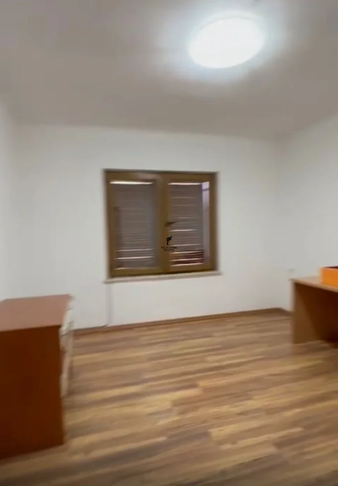 Tirane, affitto ufficio Kati 2, 107 m² 900 € (BLLOKU)