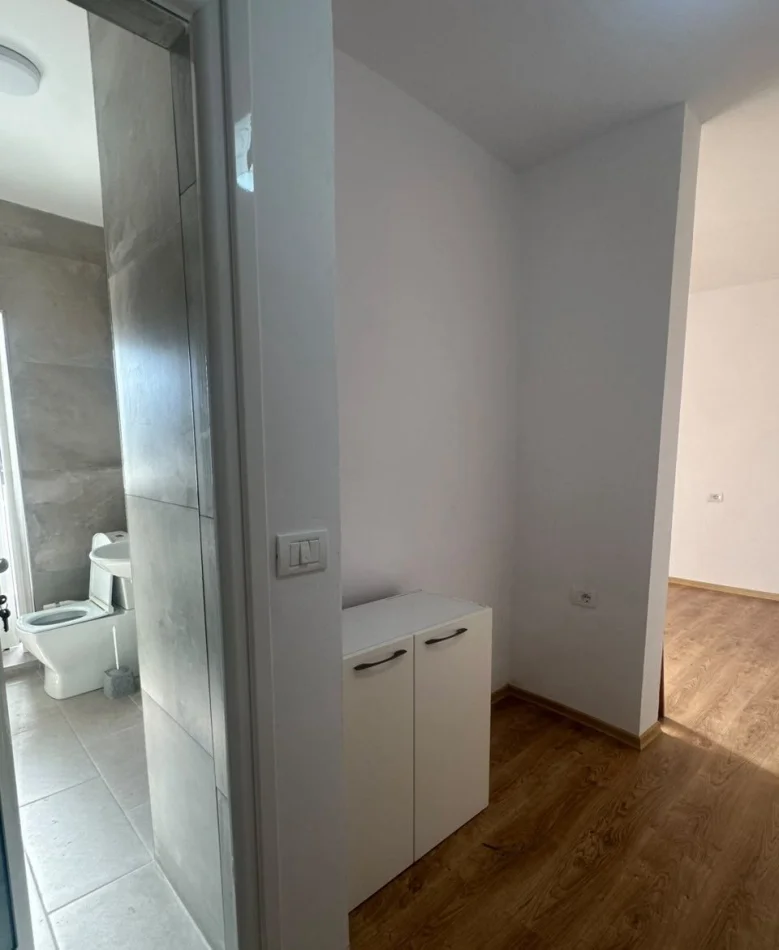 Tirana, locale commerciale in affitto a Kati 2, 50 m² 650 € (Bulevardi Zogu i Parë)