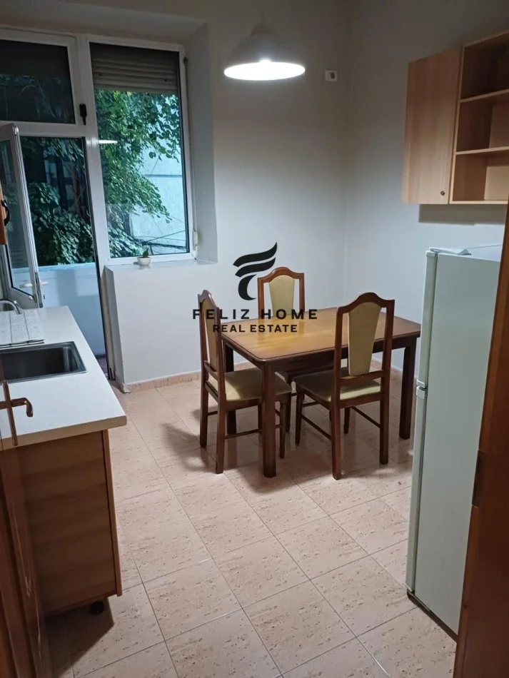 Tirane, affitto appartamento 2+1 Piano 2, 84 m² 650 € (PIAZZA WILSON)
