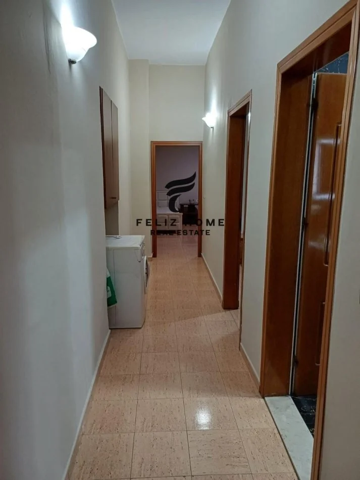 Tirane, affitto appartamento 2+1 Piano 2, 84 m² 650 € (PIAZZA WILSON)
