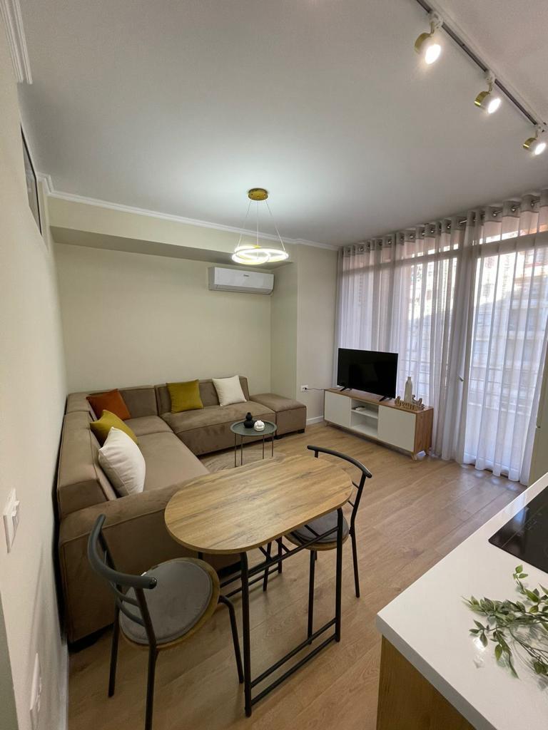 JEPET APARTAMENT ME QERA 1+1, ASTIR