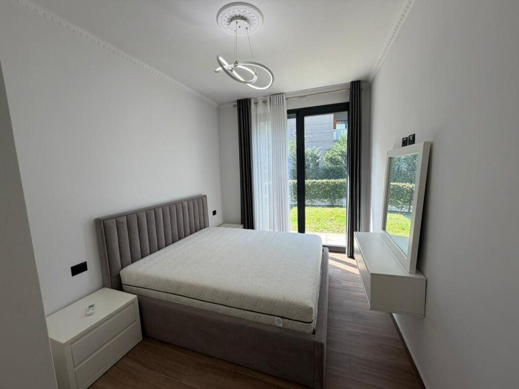 Jepet me qira apartament 1+1 me post parkimi ,Rezidencë pran