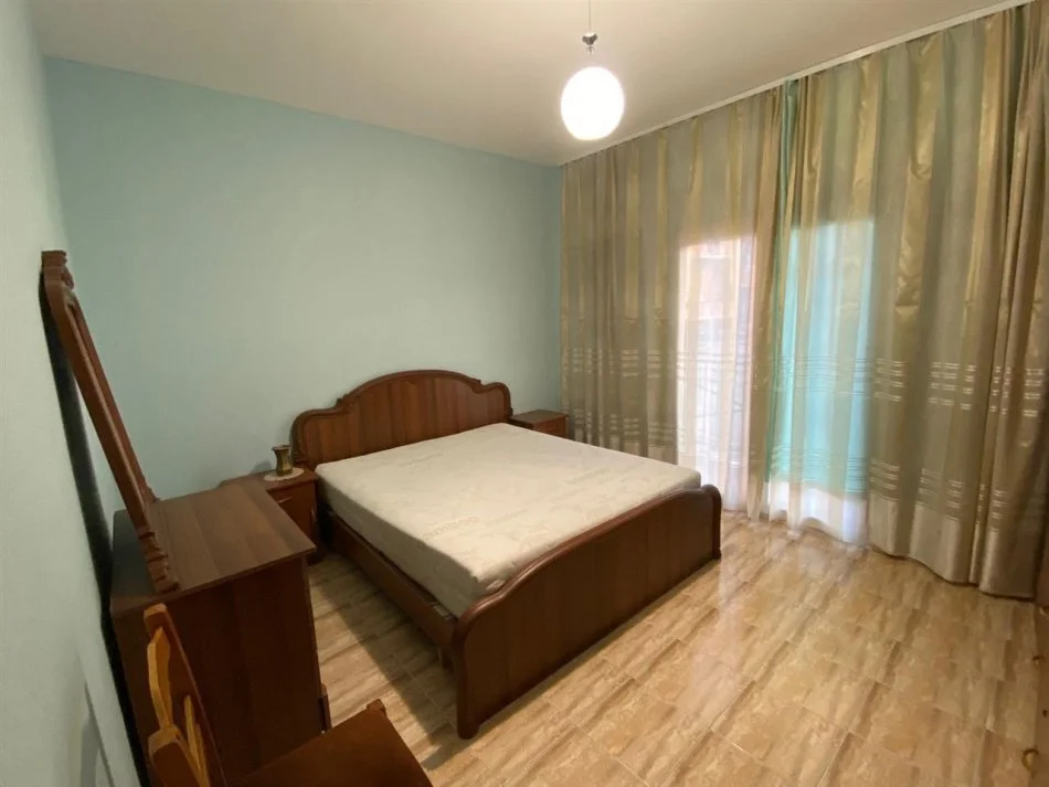 Tirane, affitto appartamento duplex 2+1 Piano 2, 120 m² 500 € (ALI DEMI)