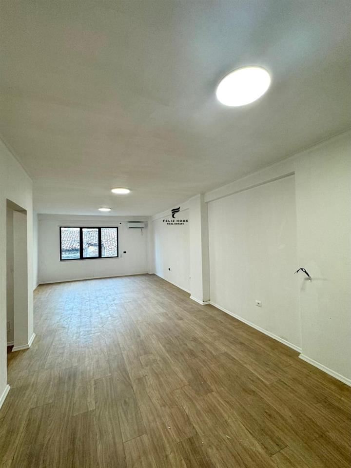 Store for Rent 77 m² at Pazari i Ri - 580 Euro