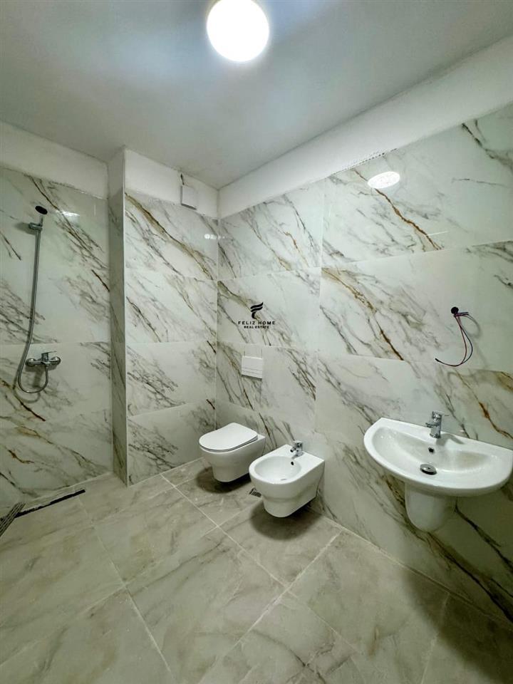Store for Rent 77 m² at Pazari i Ri - 580 Euro