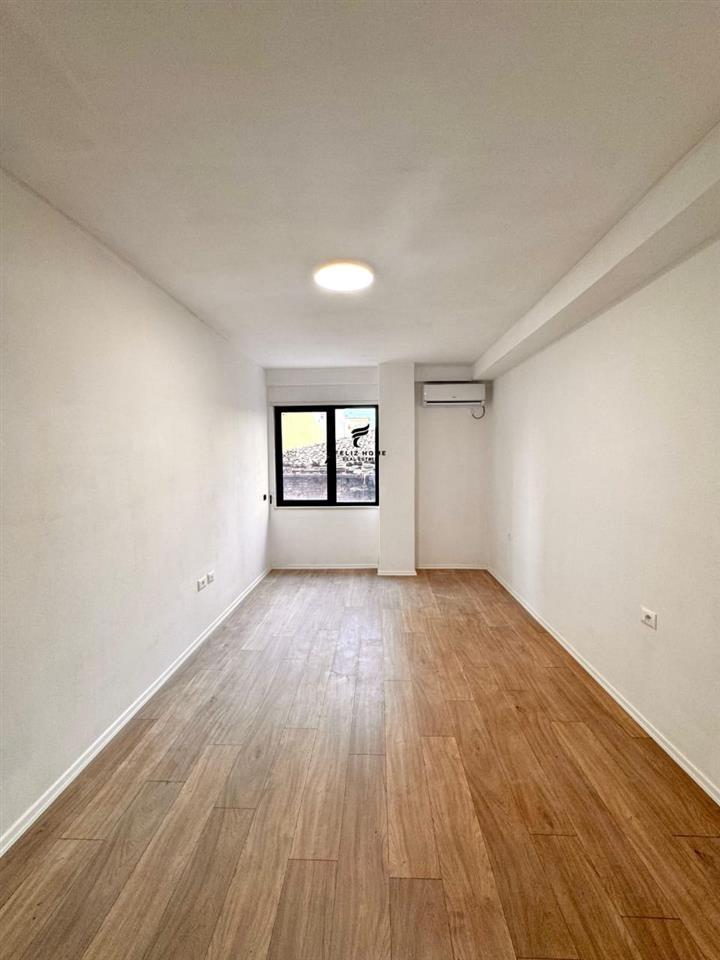 Store for Rent 77 m² at Pazari i Ri - 580 Euro