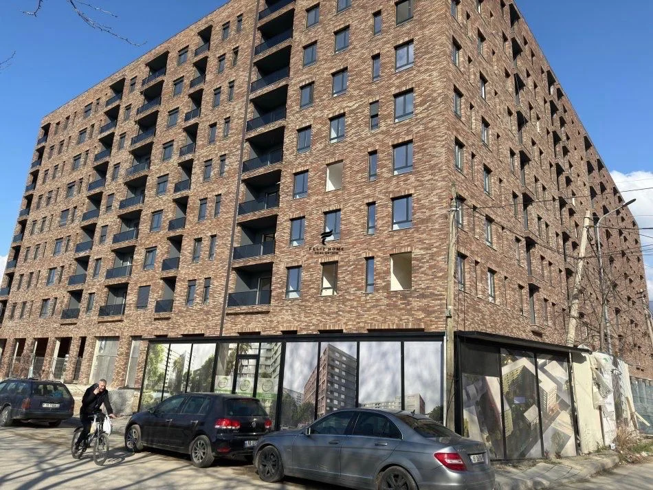 Tirane, shitet apartament 2+1+Ballkon Kati 2, 110 m² 159.500 € (5 MAJI)