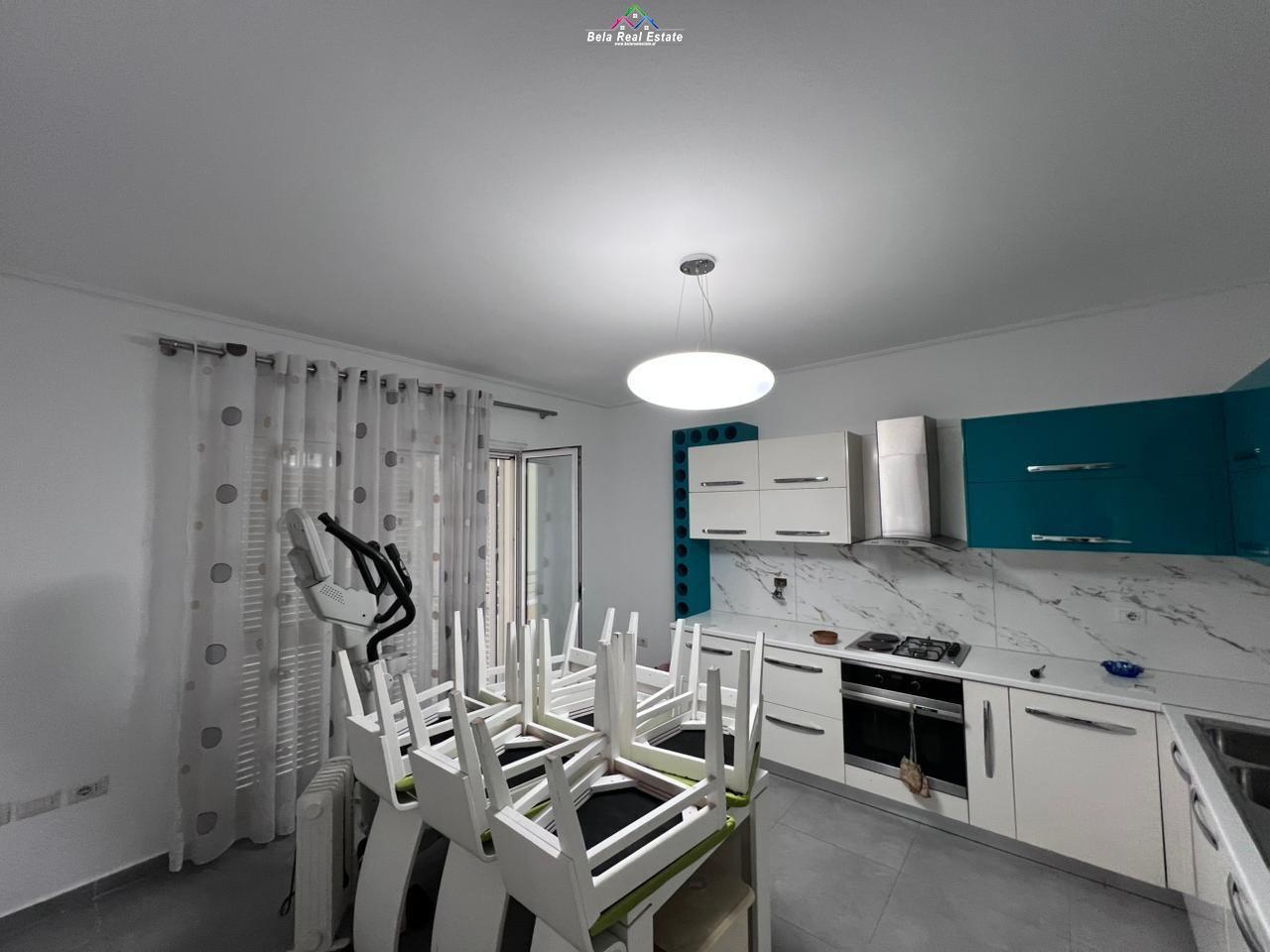 Villa a 4 piani con cortile in Porcelan (ID BV22600) Tirana