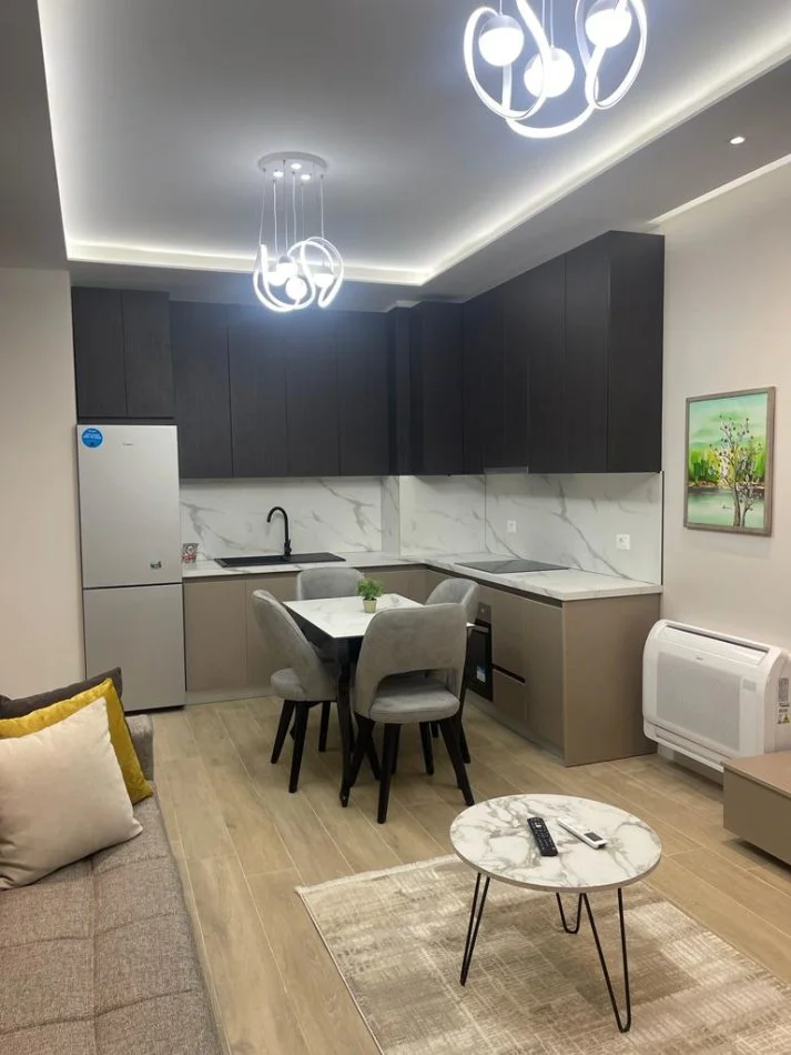 Tirana, appartamento in affitto, 1+1, Piano 3, 75 m², 850 € (COMUNE DI PARISIT)