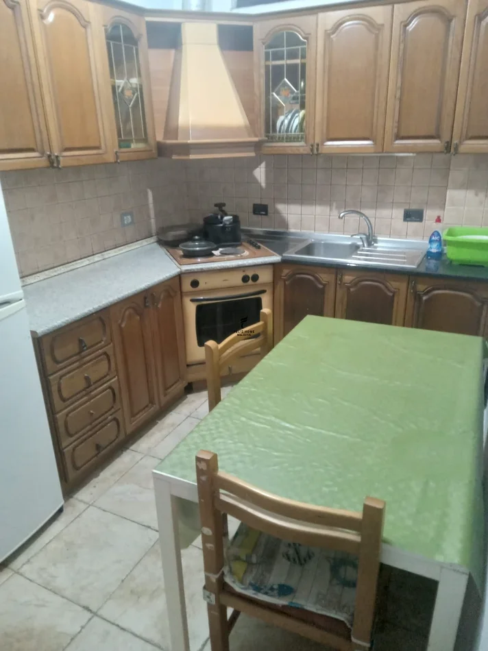 Tirana, affitto appartamento 3+1 Piano 6, 100 m² 700 € (MINE PEZA)