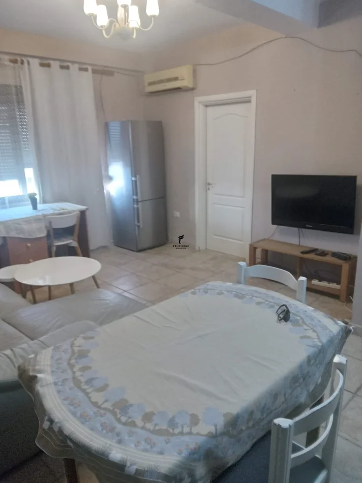 Tirana, affitto appartamento 3+1 Piano 6, 100 m² 700 € (MINE PEZA)