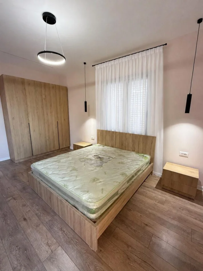 Tirane, affitto appartamento 1+1 Piano 3, 65 m² 400 € (Farkë)