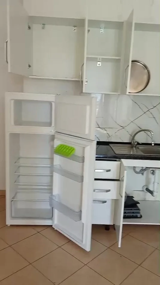 Tirane, affitto appartamento 2+1 Piano 7, 75 m² 400 € (Kamez Junction)