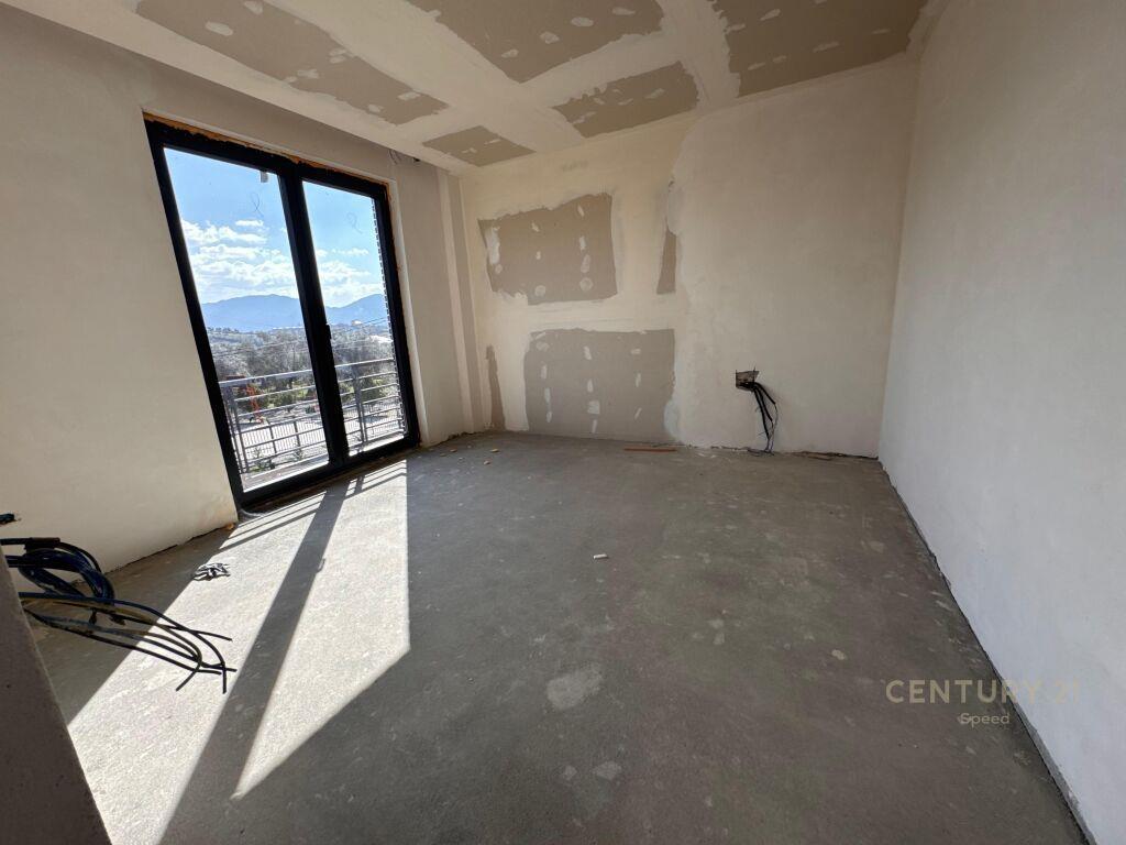 Single-family Villa for Sale, "Roses Residence" Near Lake Farkes