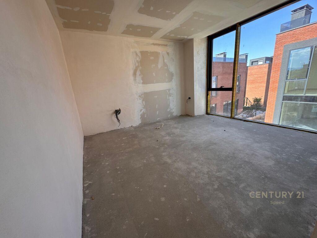 Single-family Villa for Sale, "Roses Residence" Near Lake Farkes