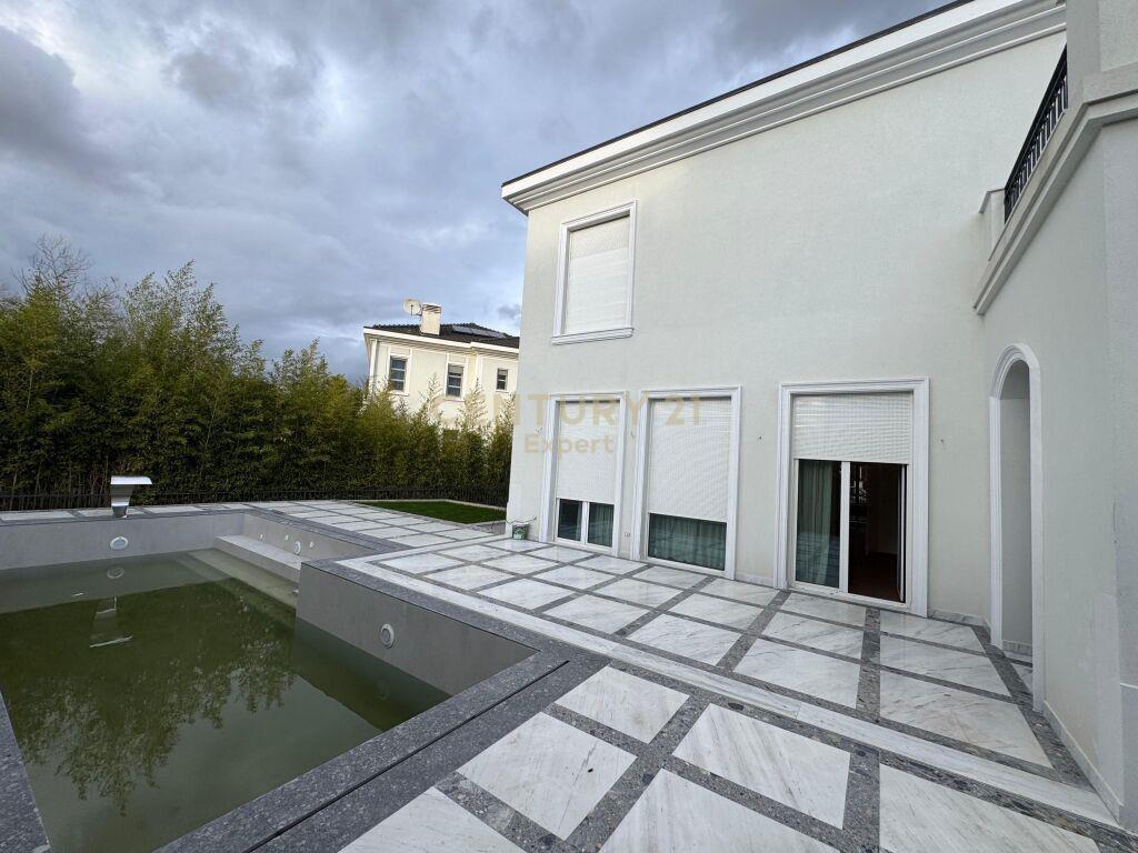VILLA WITH POOL FOR SALE IN ROLLING HILLS RESIDENCE!!!