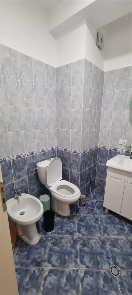 Tirana, affitto appartamento 1+1 al quinto piano, 55 m², 600 € (VIA DIBRES)