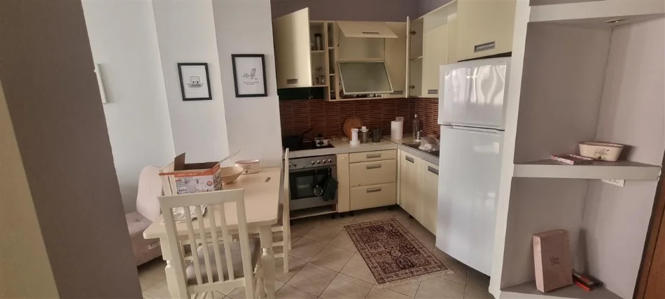 Tirana, affitto appartamento 1+1 al quinto piano, 55 m², 600 € (VIA DIBRES)