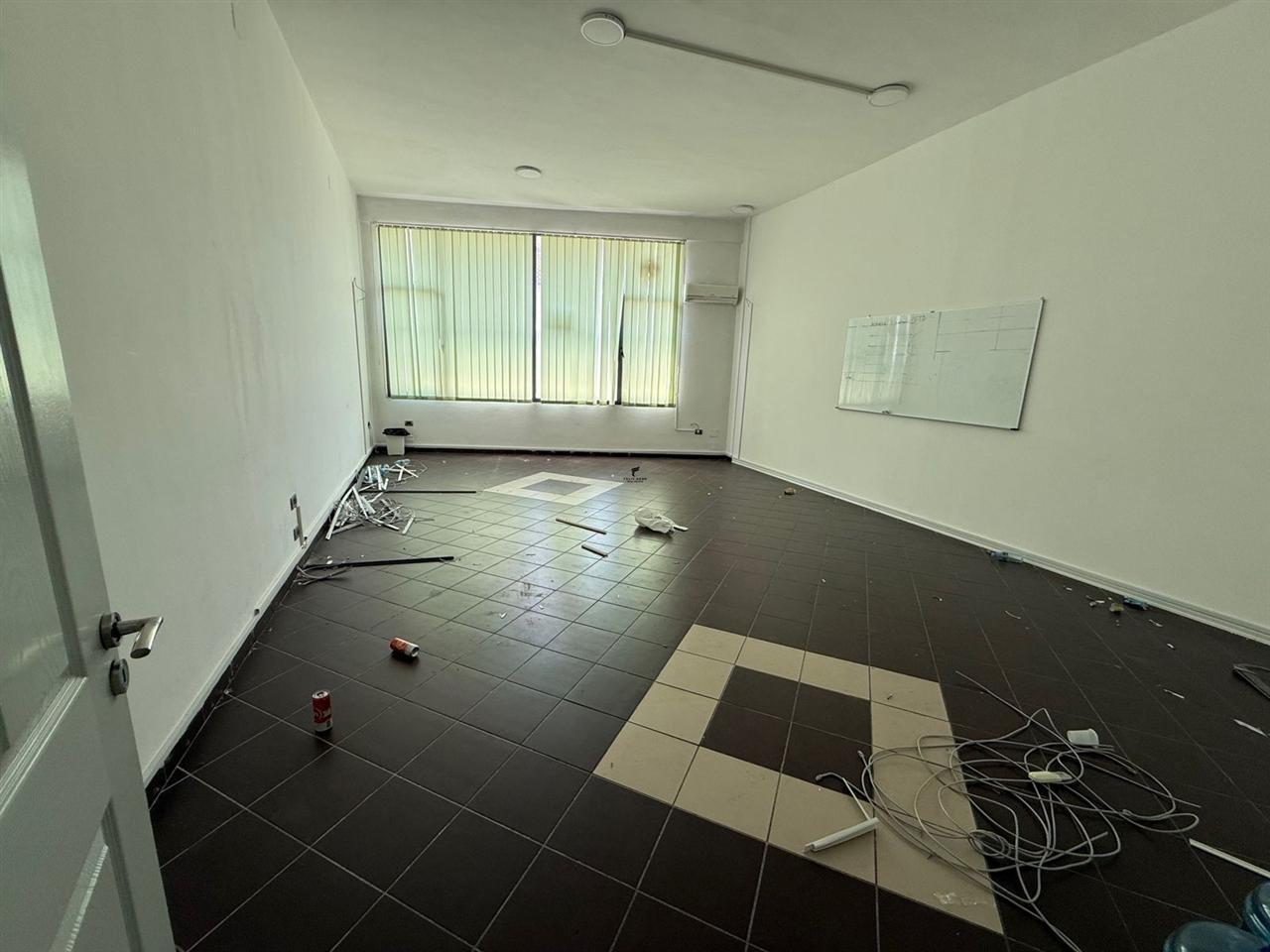 Warehouse for Rent 320 m2 in Parisit Municipality 2,400 EUR
