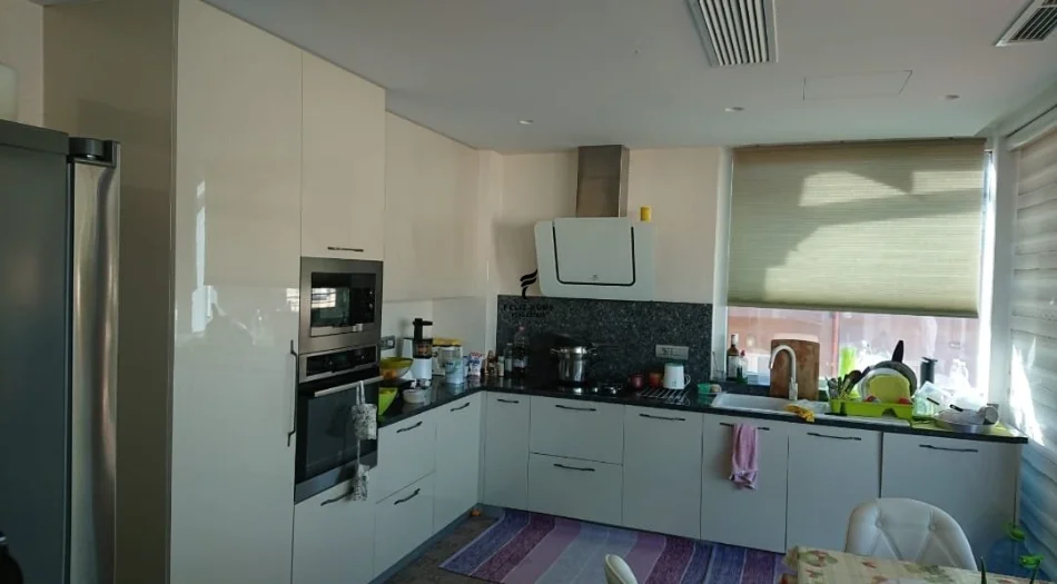 Tirane, affitto appartamento 4+1 al quinto piano, 180 m², 1.800 € (LIQENI I THATE)