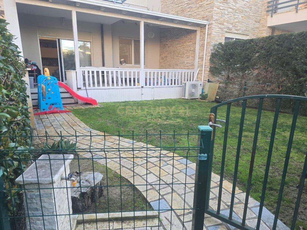 Appartamento 2+1 con cortile nel Complesso "Lura 3", Gjiri