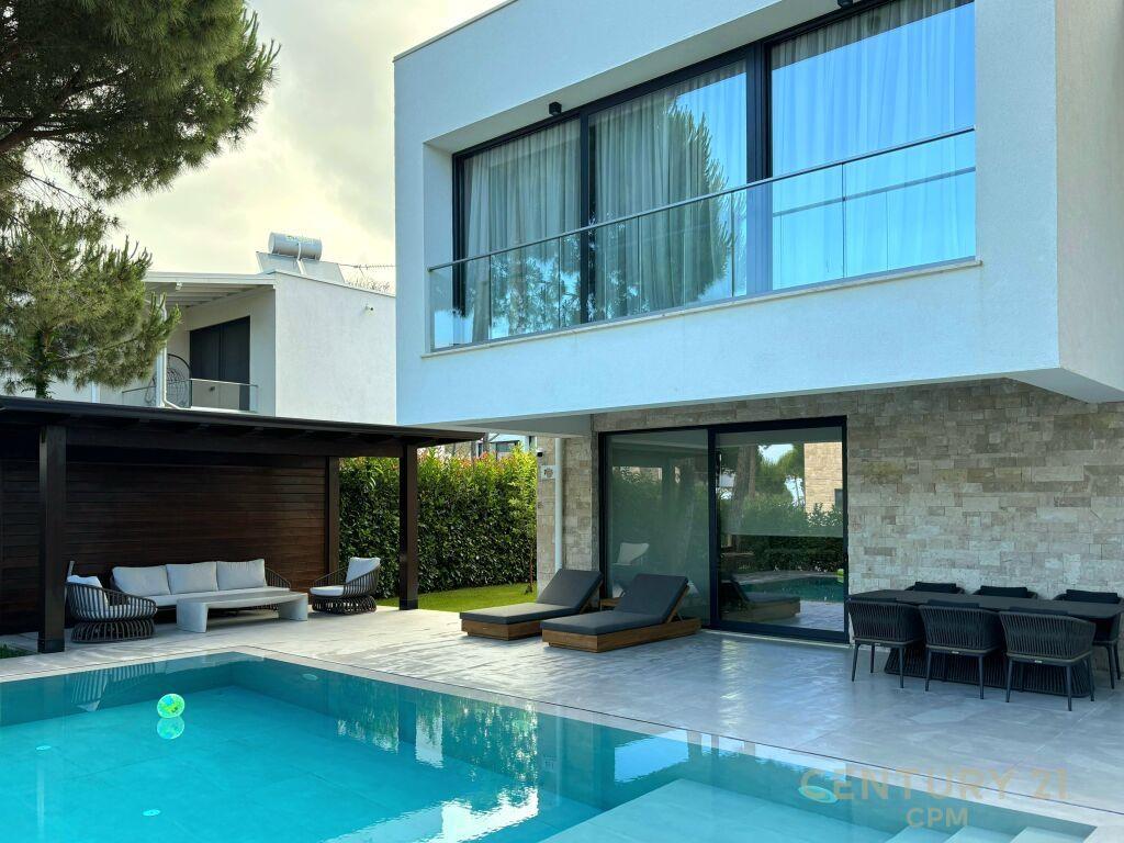 LUXURY VILLA FOR SALE IN SAN PIETRO