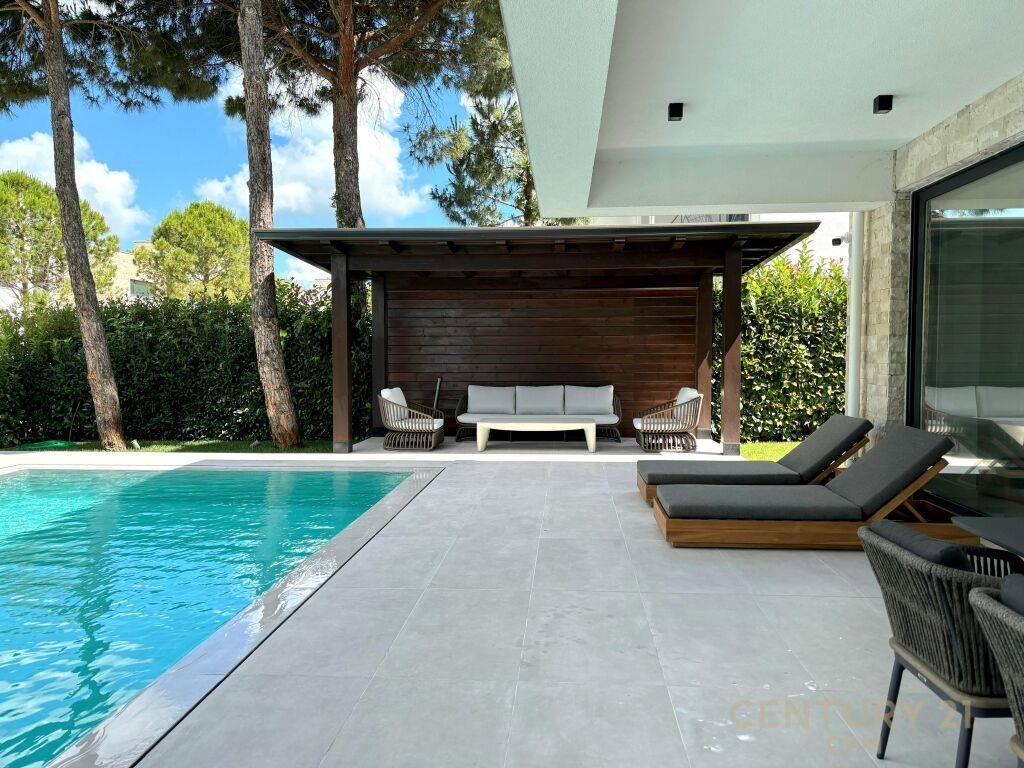 LUXURY VILLA FOR SALE IN SAN PIETRO