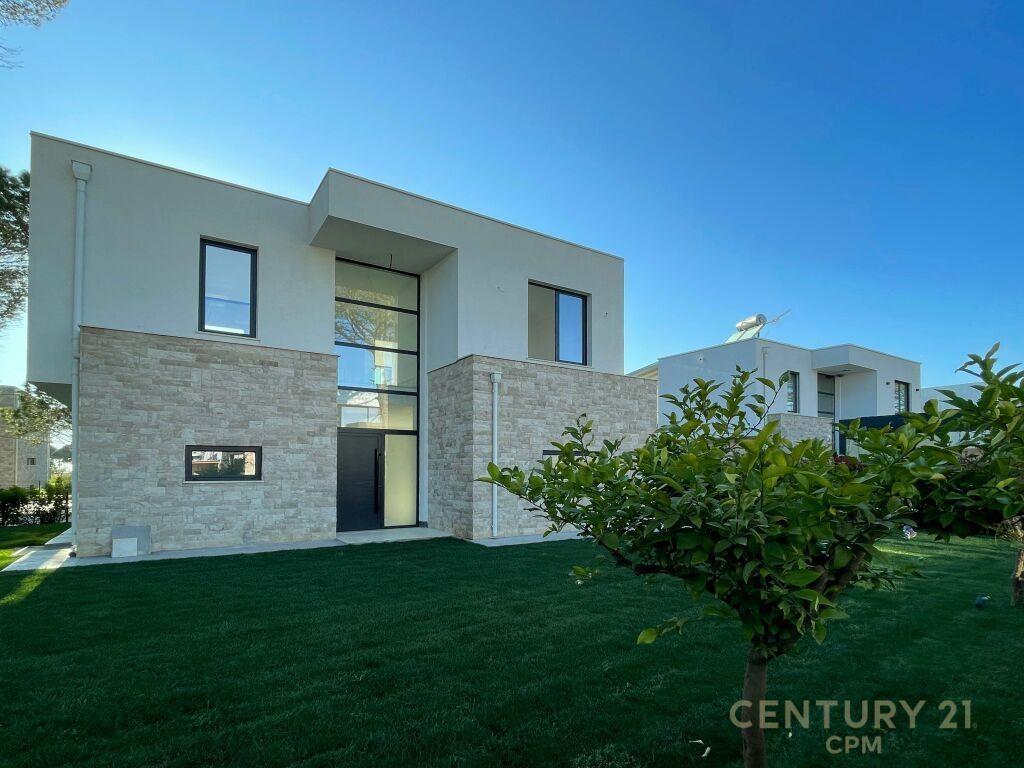 LUXURY VILLA FOR SALE IN SAN PIETRO