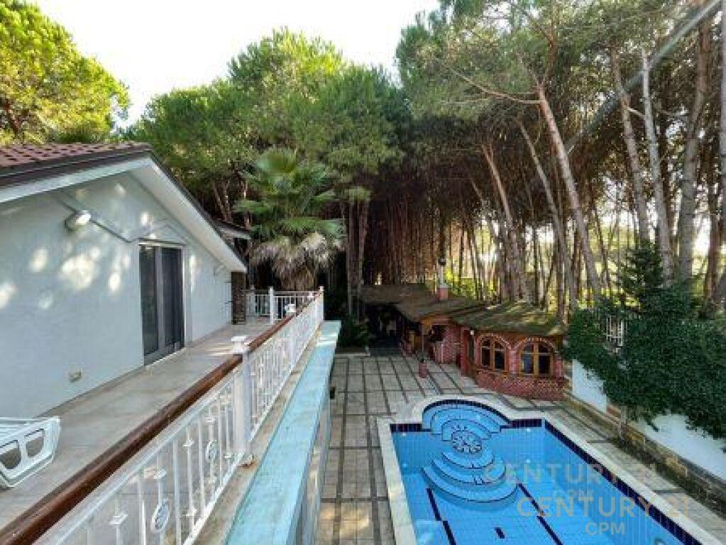 Luxury Villa for Sale with Pool in Qerret