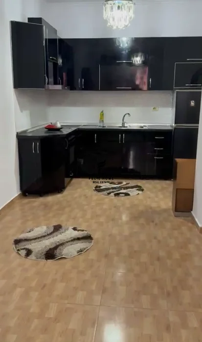 Tirane, affitto appartamento 1+1 Piano 7, 70 m² 400 € (YZERISHT)