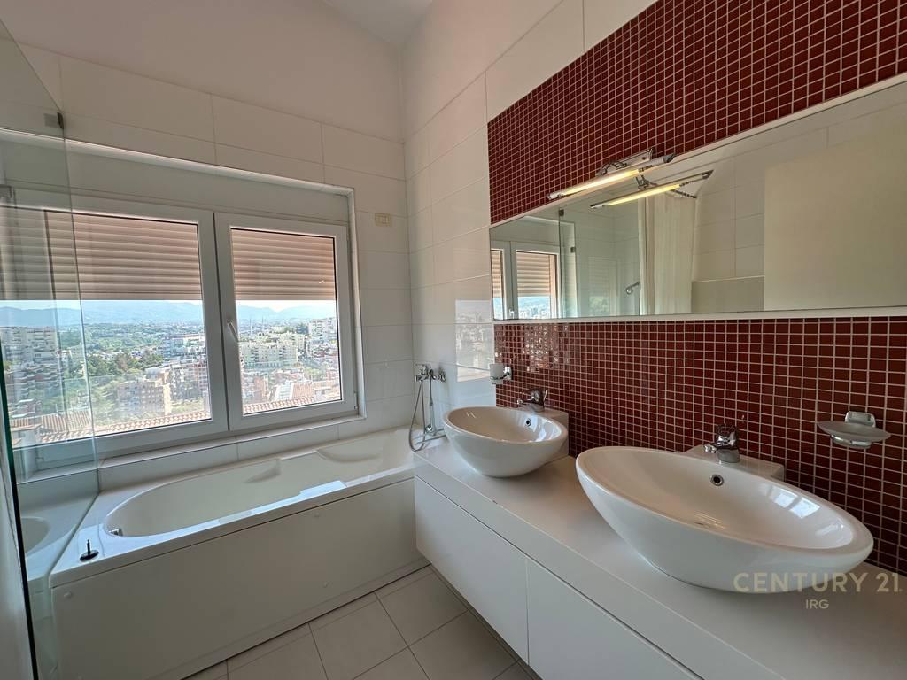Vilë con Piscina presso Residenza Kodra e Diellit 1