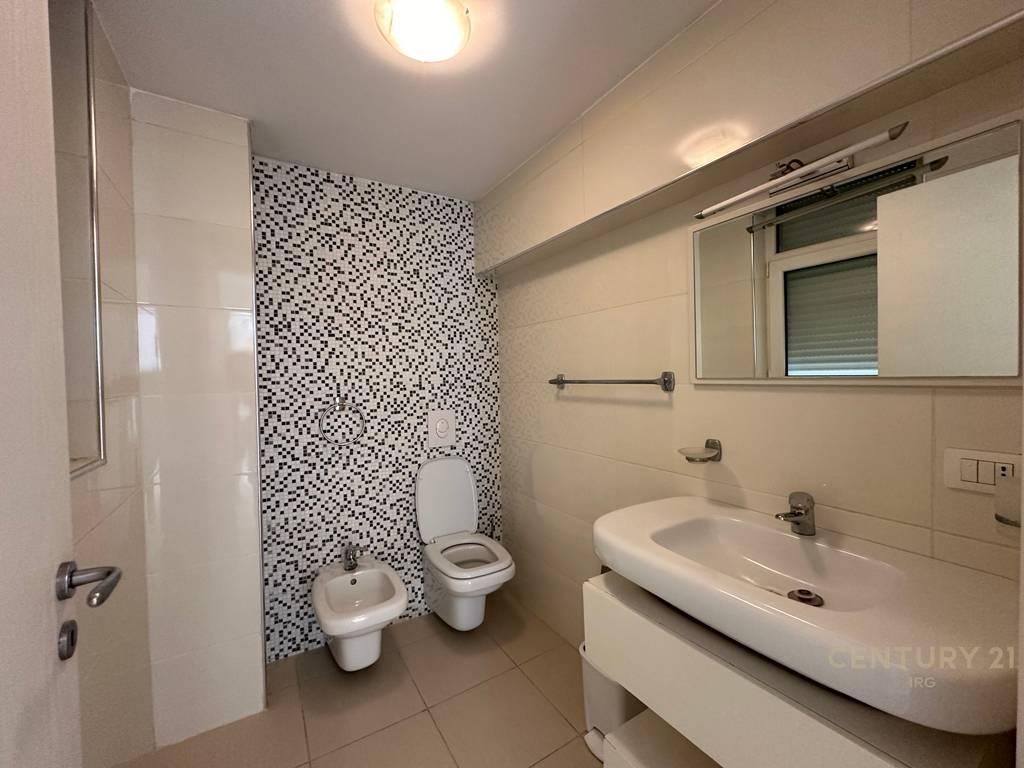 Vilë con Piscina presso Residenza Kodra e Diellit 1