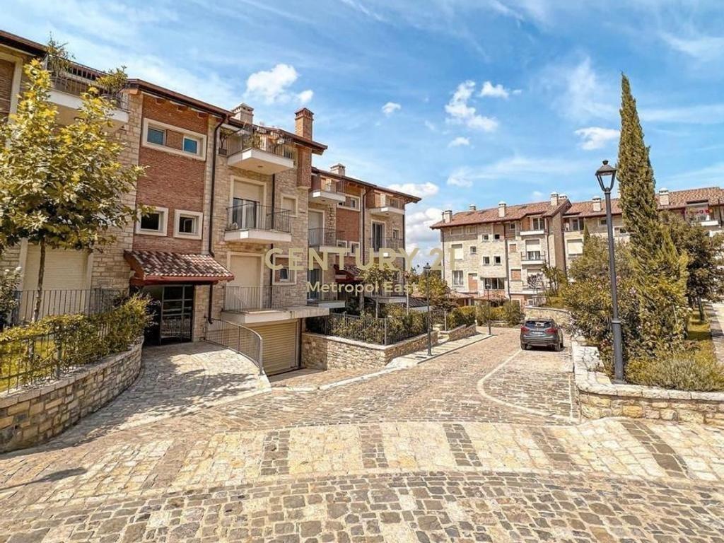 Vile per qira tek "Secret Garden Residence"