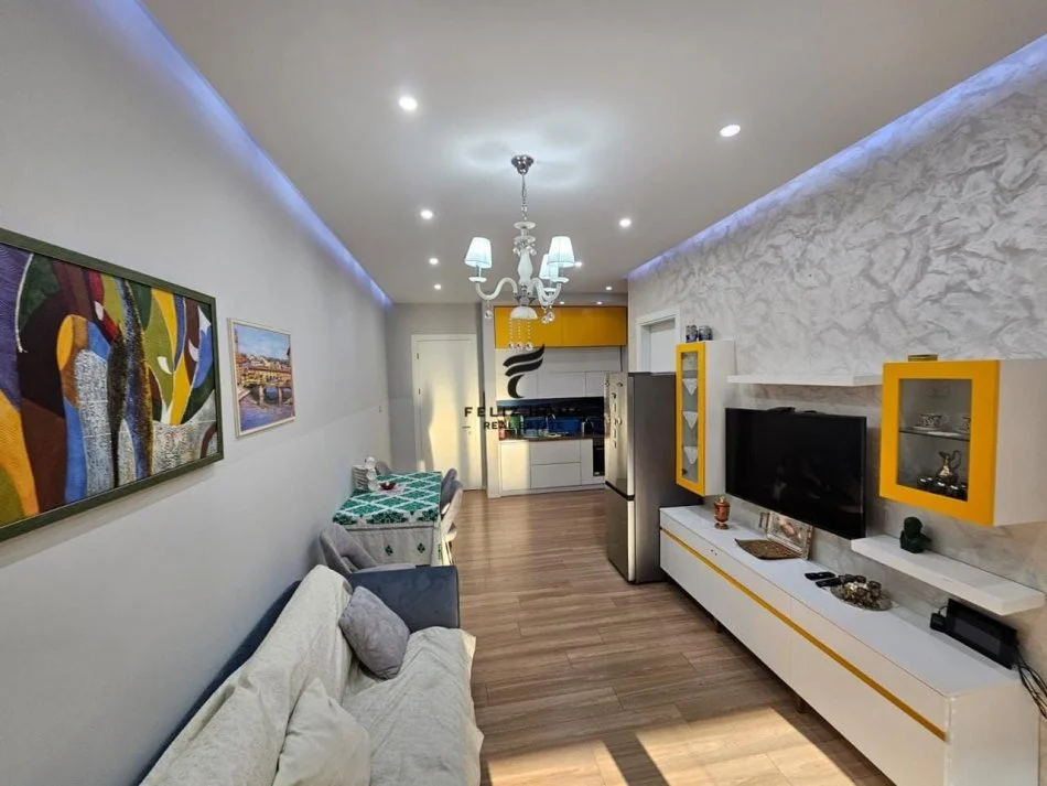 Tirane, jepet me qera apartament 1+1+Ballkon Kati 3, 72 m² 800 € (DELIJORGJI)